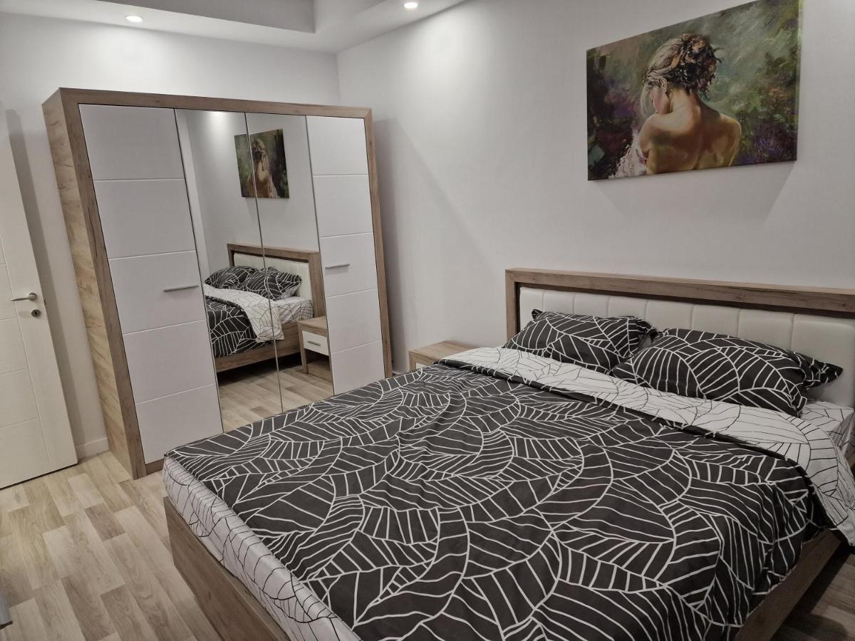 Ferienwohnung Golden Cosmopolis Cretuleasca Exterior foto